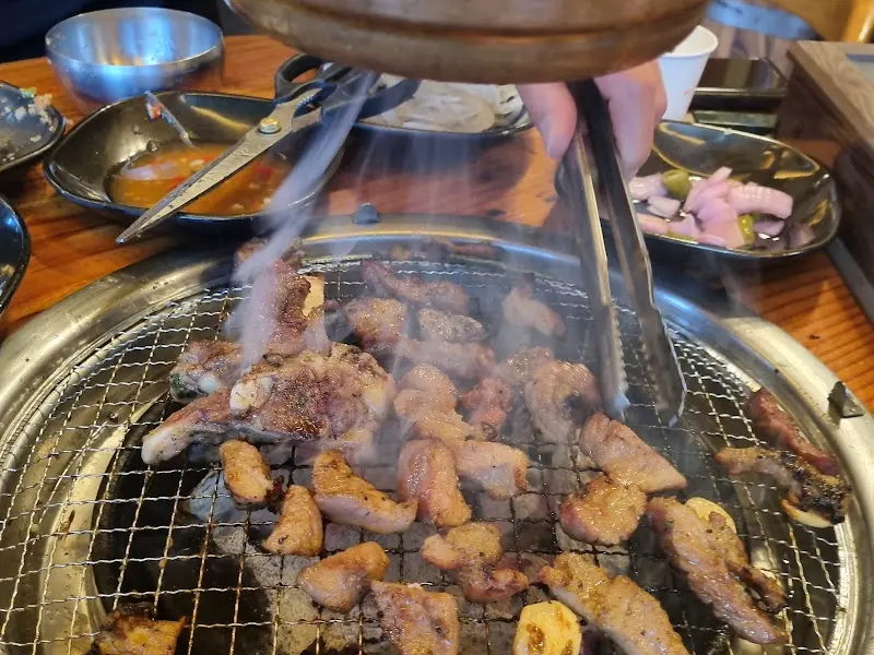 돼지갈비 굽는 모습