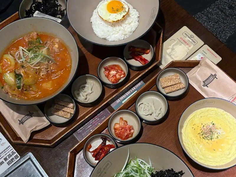 정갈하게 차려진 한 상