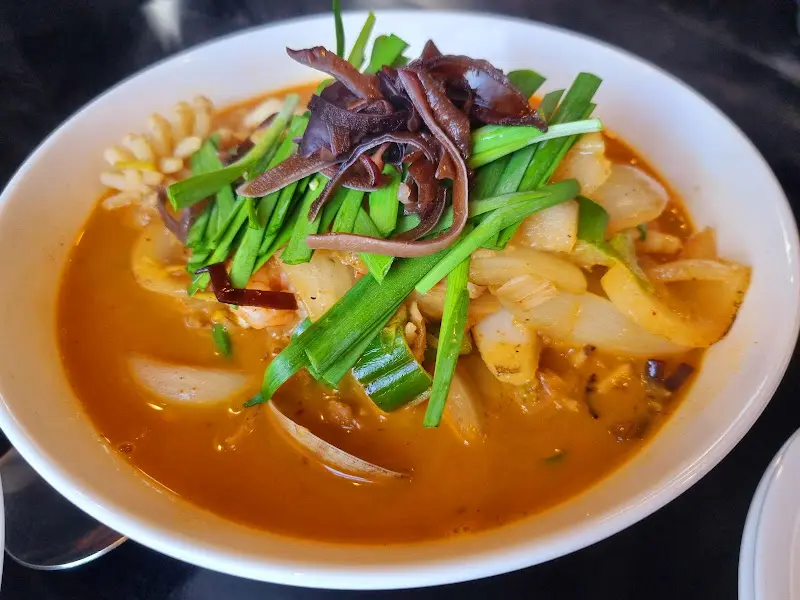 해산물이 듬뿍 들어간 라오 짬뽕