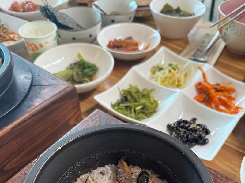 푸짐하게 차려진 밥상