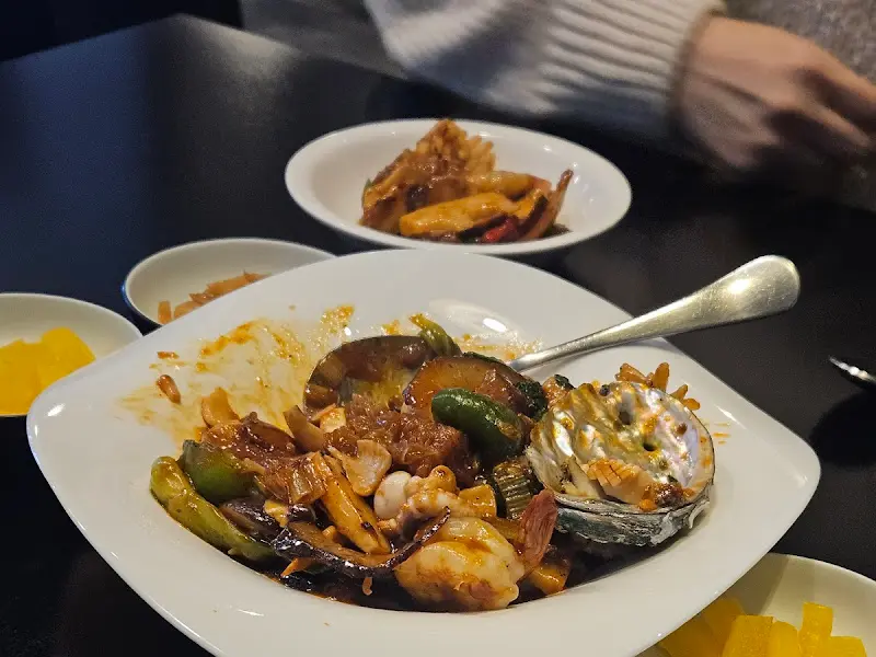 다채로운 재료가 어우러진 팔보채