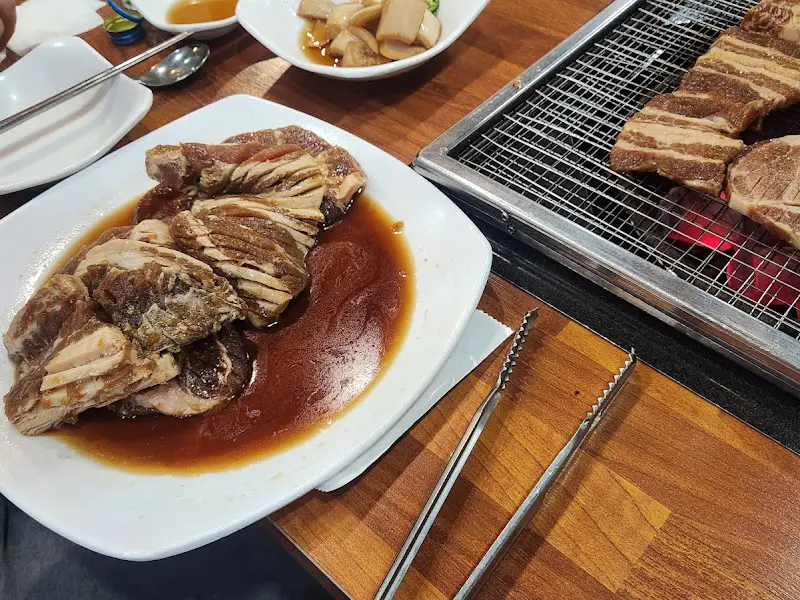 돼지갈비 한 상 차림