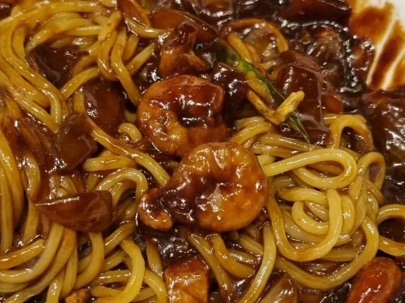 탱글탱글한 면발의 짜장면