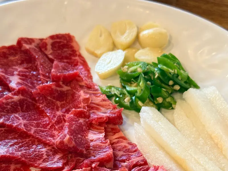 윤기가 흐르는 육사시미