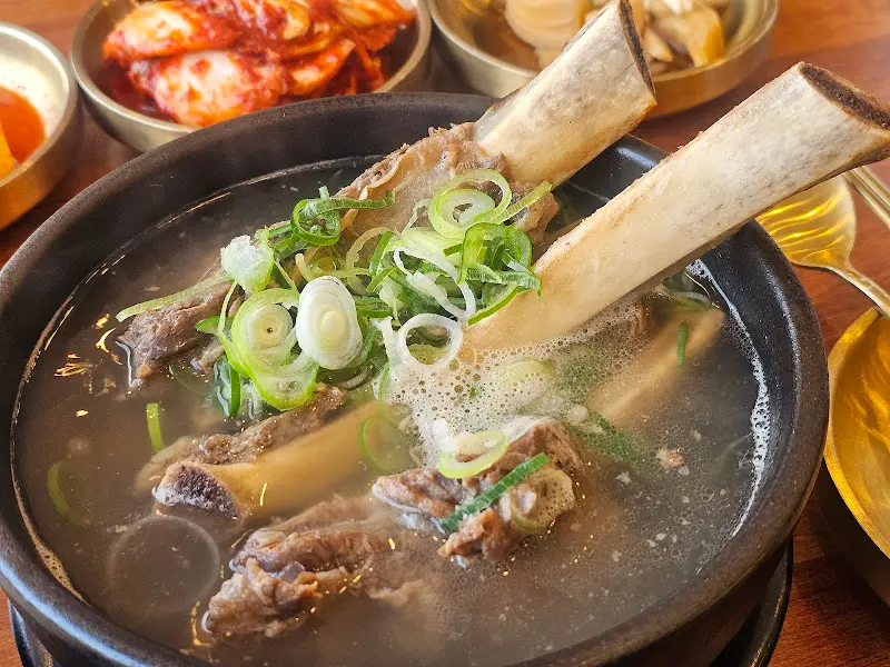 거대 갈비탕의 푸짐한 비주얼