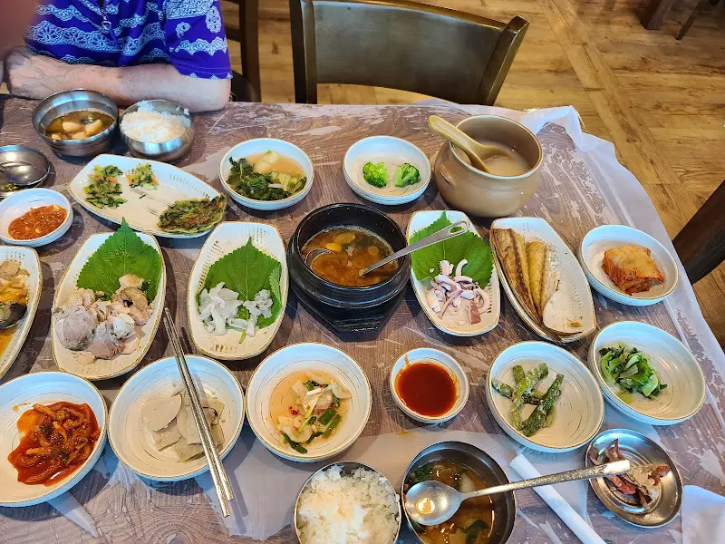 정갈하게 차려진 한 상