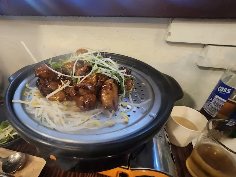 윤기가 흐르는 간장 곱창