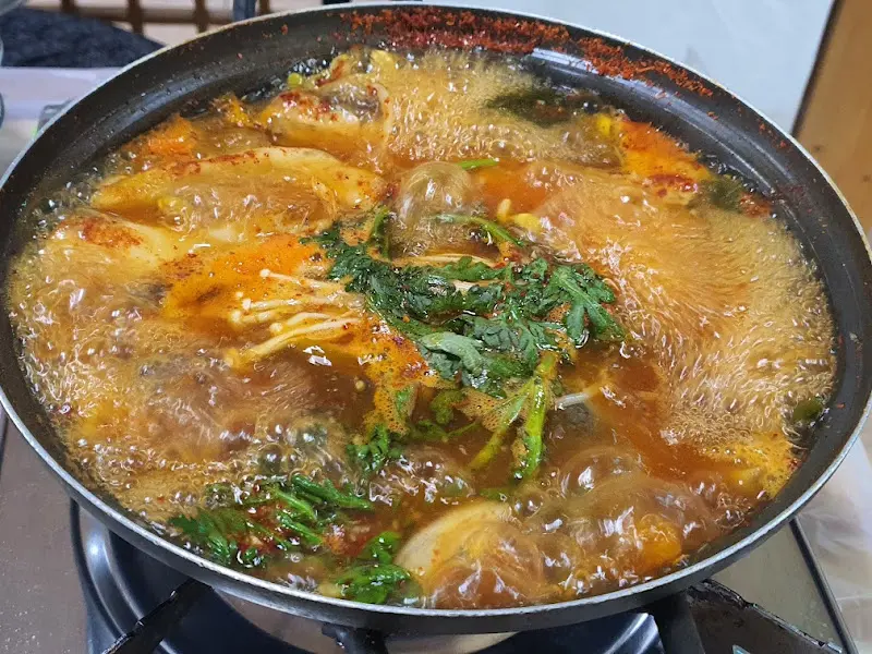 끓고 있는 소곱창전골
