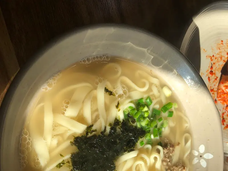 따뜻한 칼국수 한 그릇