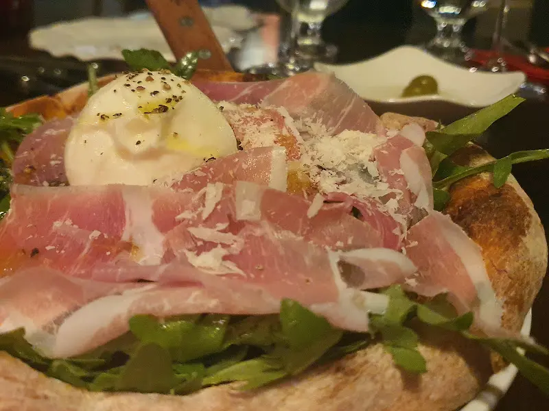 부라타 프로슈토 피자