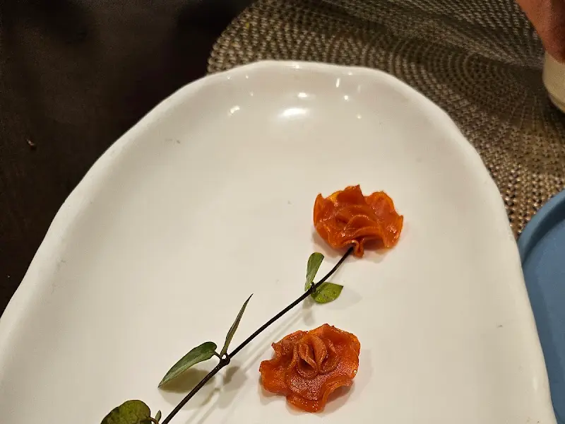 장미 모양으로 장식된 음식