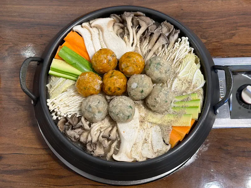 푸짐한 전골 한 상차림