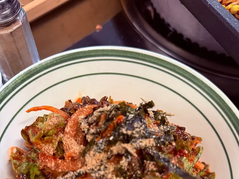 새콤달콤한 비빔국수