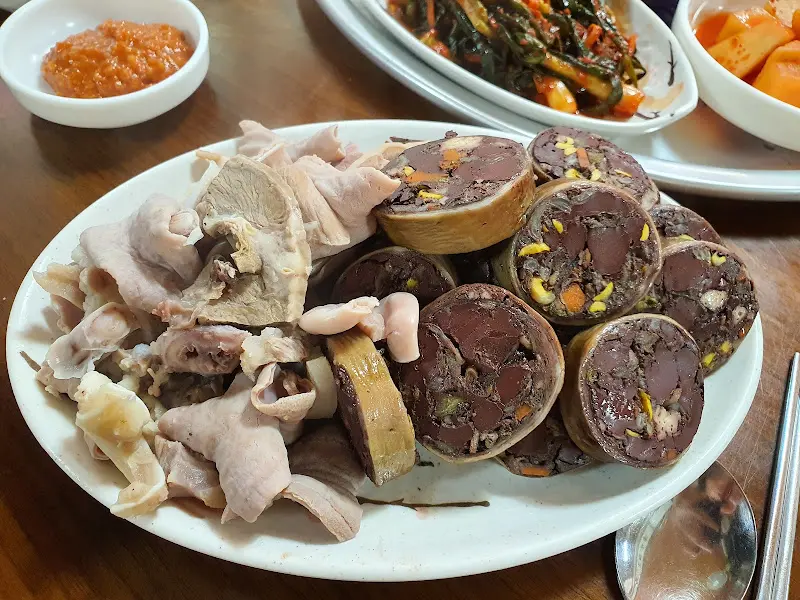 피순대와 돼지 부속