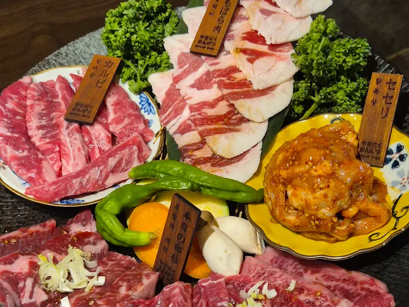 반달 세트의 화려한 자태