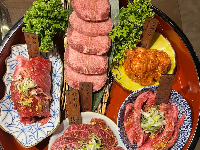 탐스러운 우설의 자태