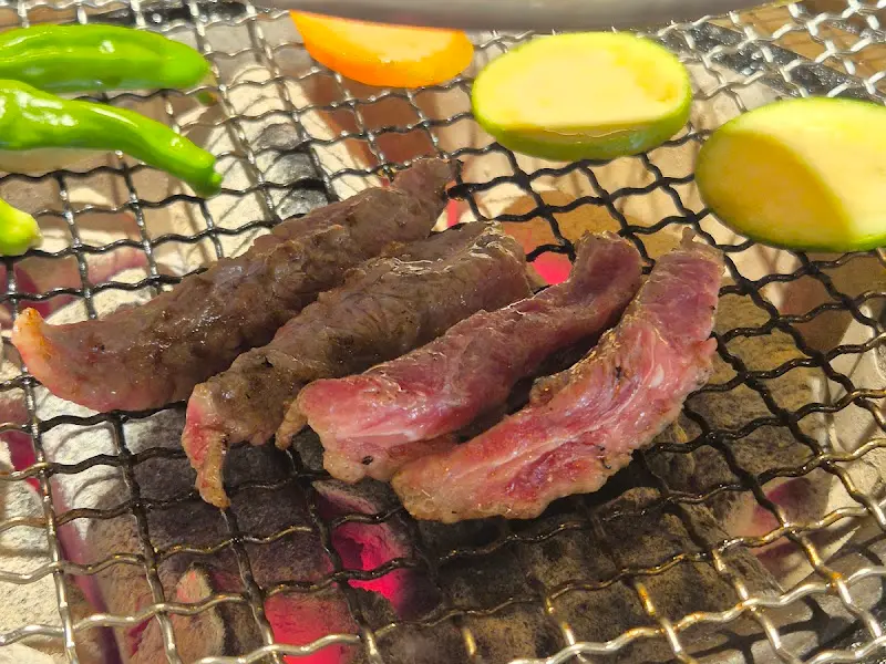 화로 위에서 익어가는 야끼니꾸