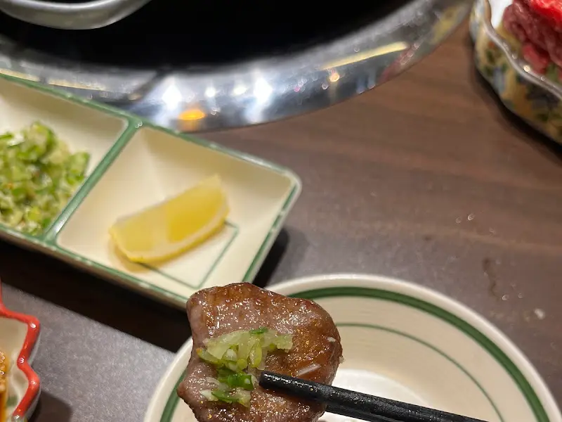 노릇하게 구워진 야끼니꾸