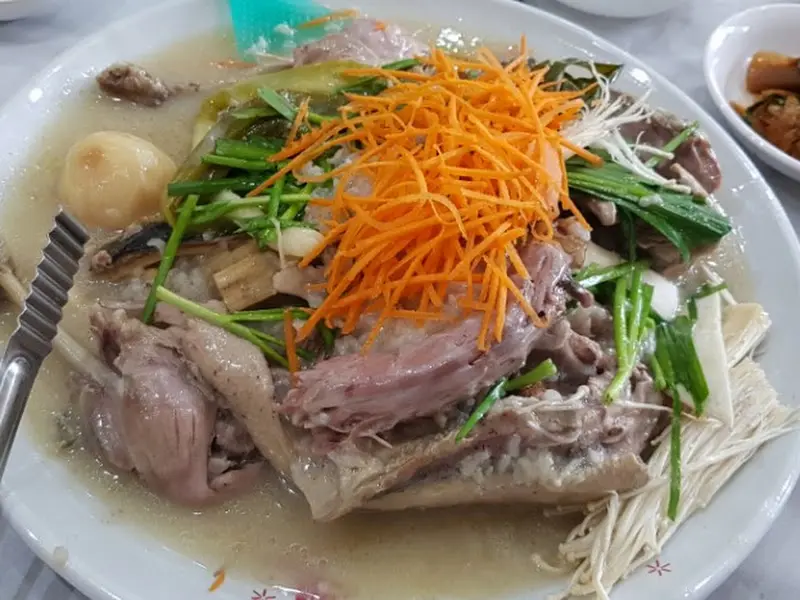 푸짐한 오리백숙 한 상 차림