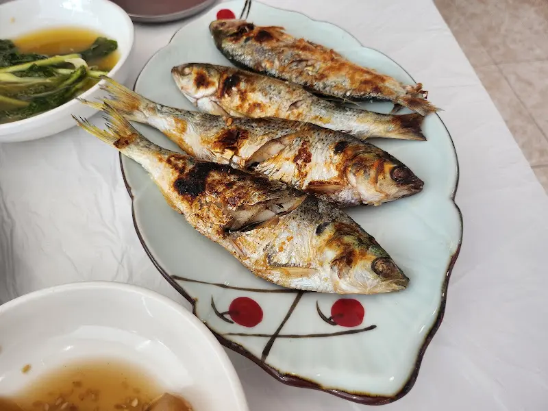 노릇노릇하게 구워진 전어구이