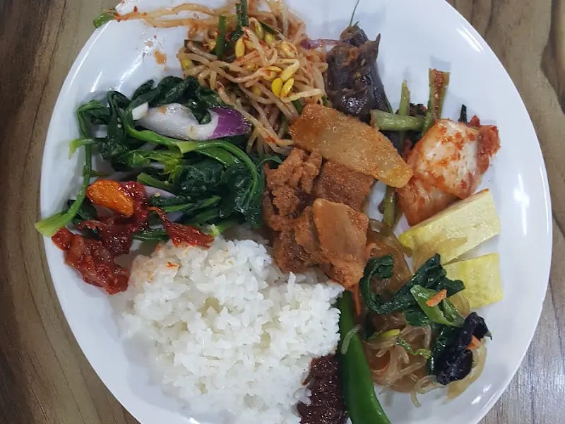 푸짐하게 차려진 한 상