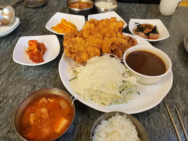 돈가스와 함께 나오는 김치찌개