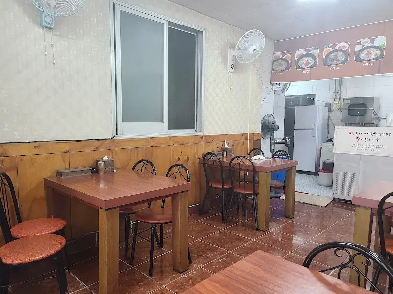 함안돼지국밥 내부
