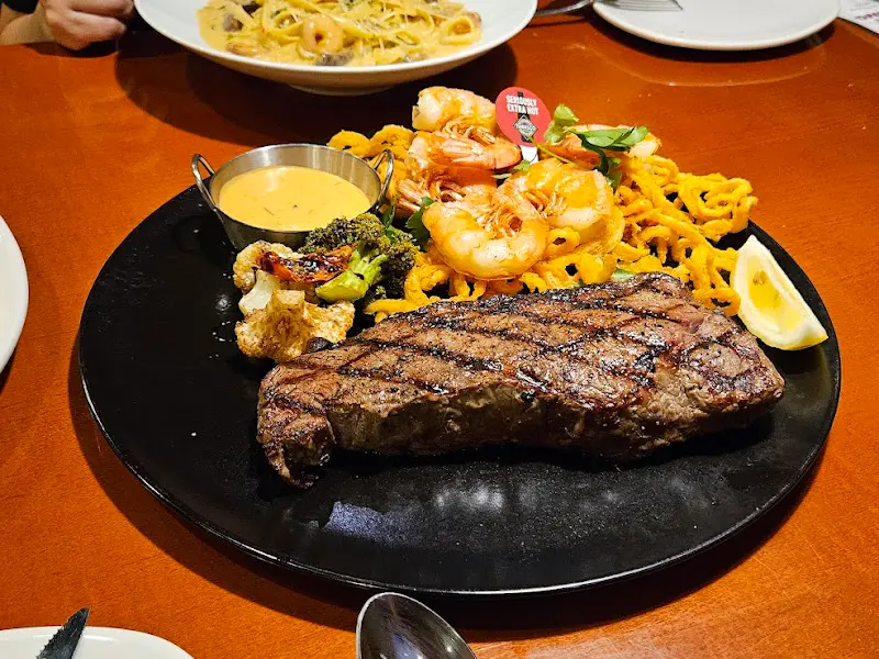 스테이크와 새우의 조화