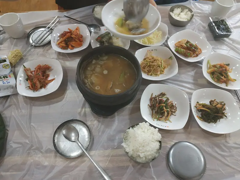 다양한 종류의 밑반찬