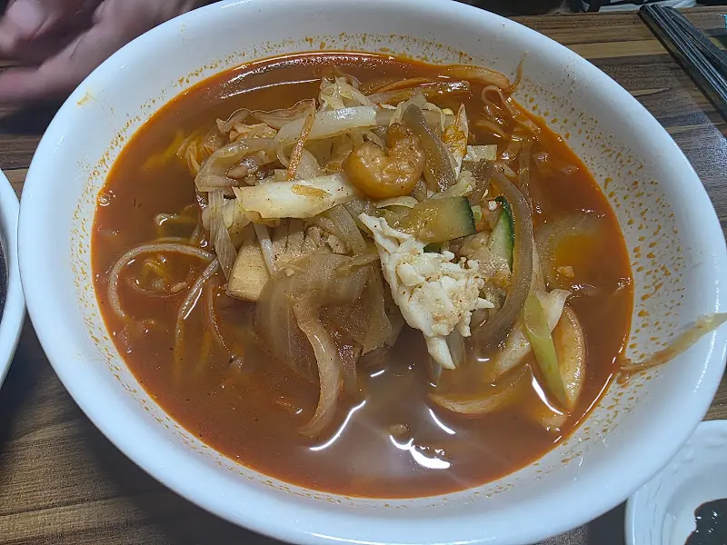 삼선짬뽕의 푸짐한 해물