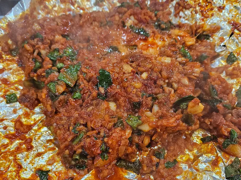 불판 위에서 익어가는 볶음밥