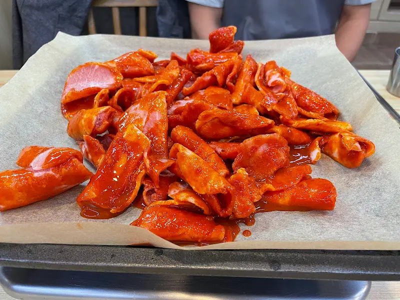 불판에 올라가기 전 양념불고기