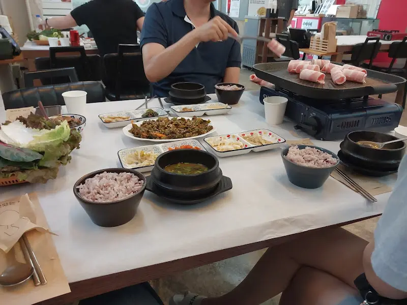 우렁쌈장과 쌈 채소, 밥의 조화