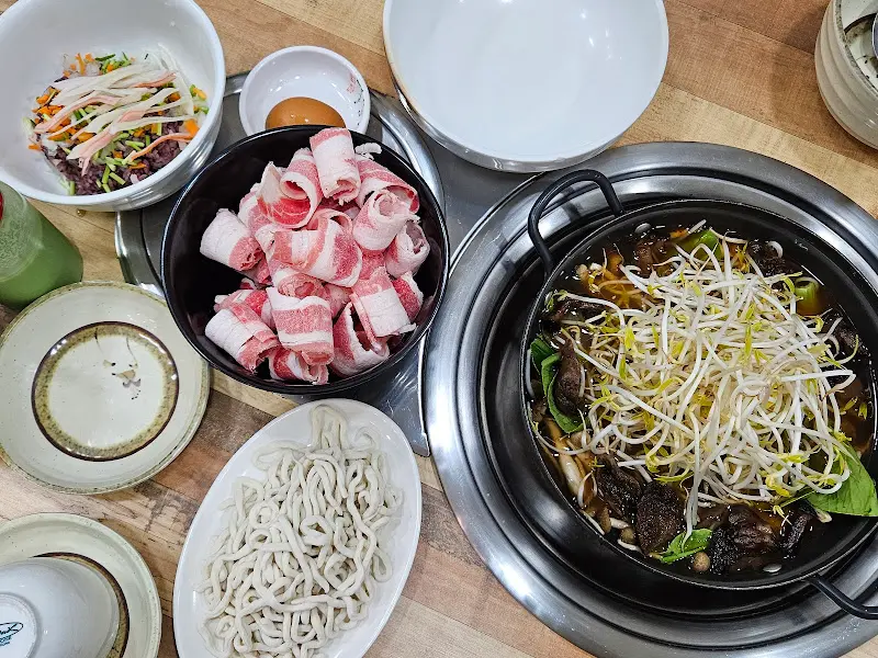 샤브능이칼국수 한상차림