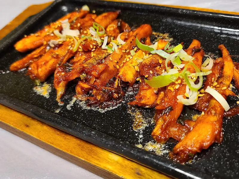 윤기가 흐르는 더덕구이