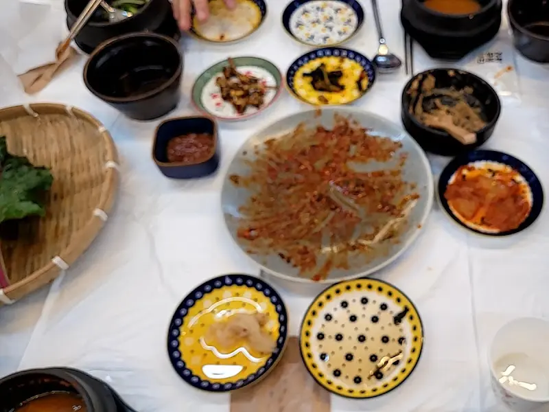 식사를 마친 후의 테이블