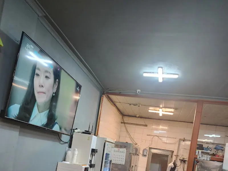 가게 내부 TV