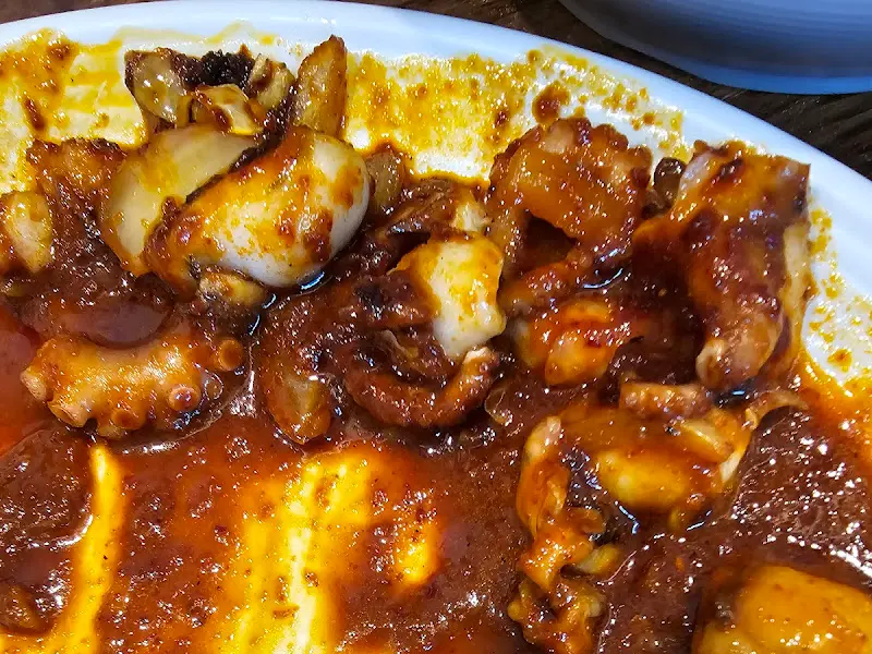 매콤한 양념이 입맛을 돋우는 쭈꾸미볶음