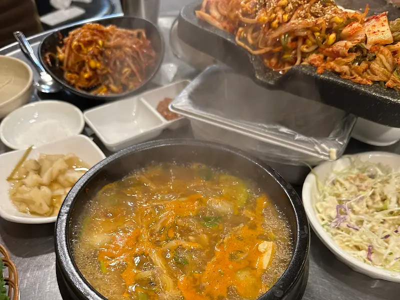 삼겹살과 함께 먹으면 맛있는 된장찌개의 모습