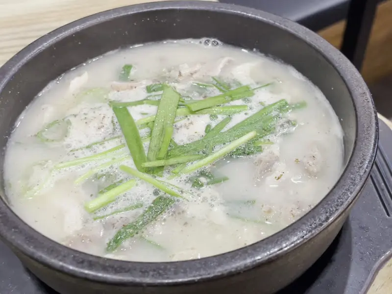 뽀얀 국물의 순 순대국