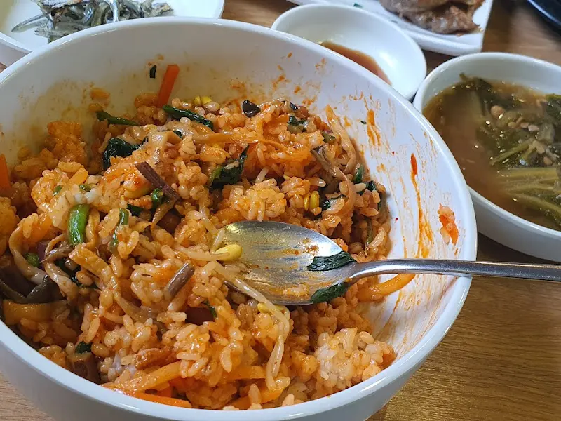 보리밥 비빔밥과 된장찌개
