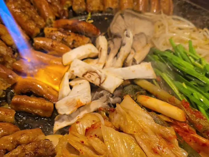 구미곱창의 곱창, 버섯, 김치 비주얼