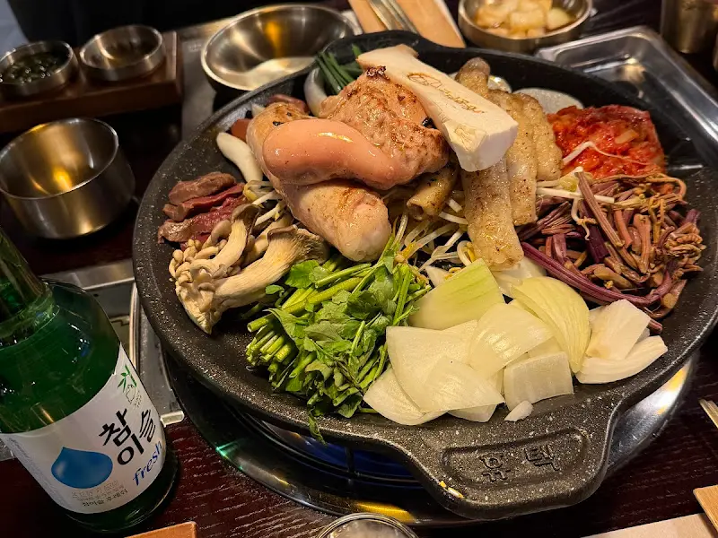 다양한 구이 메뉴가 담긴 구미곱창 한상