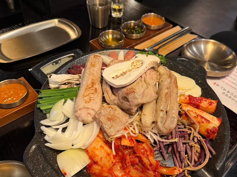 다채로운 메뉴 구성이 돋보이는 구미곱창 한 상