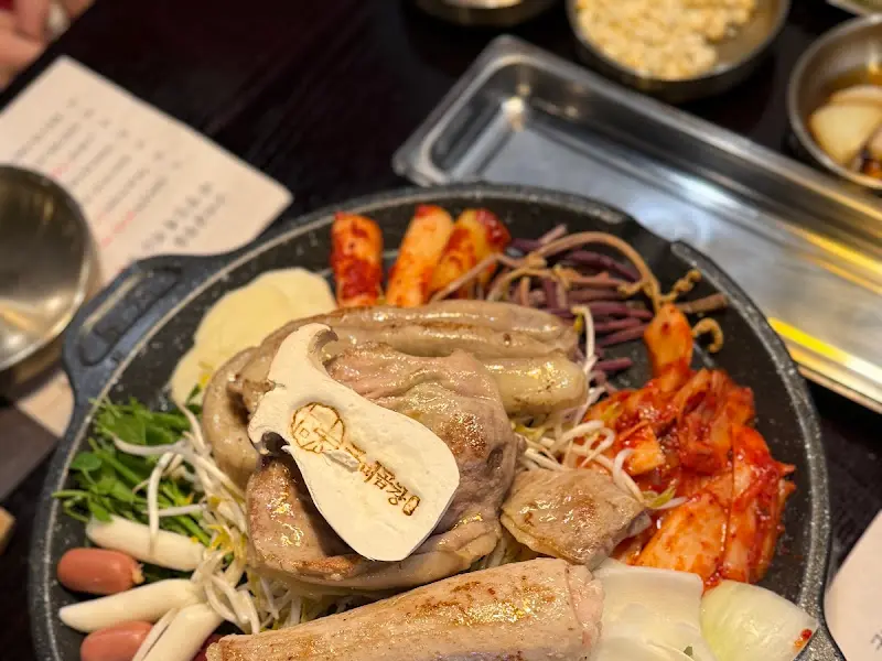 푸짐하게 담긴 구미곱창 모듬 한 상