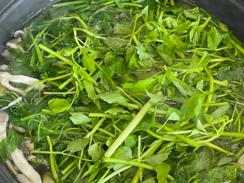 미나리의 신선함이 그대로 느껴지는 사진