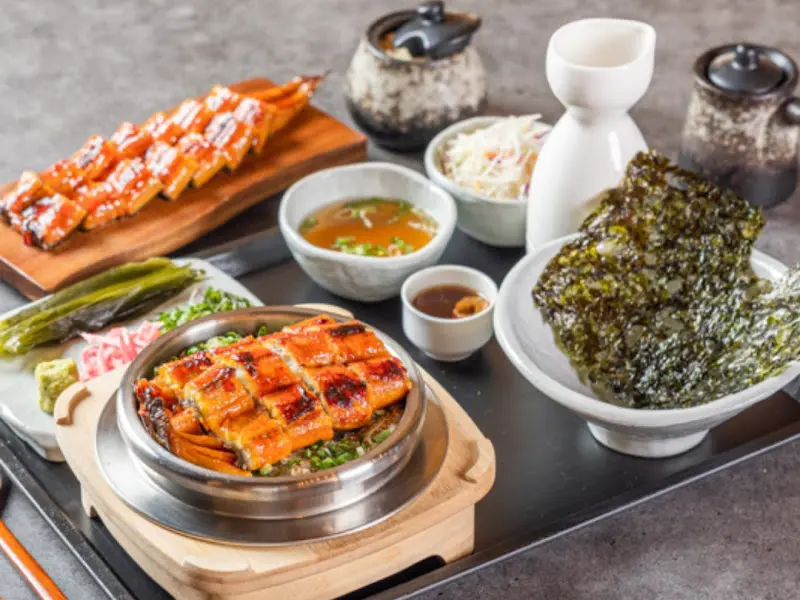 장어 떡갈비 솥밥 한 상 차림