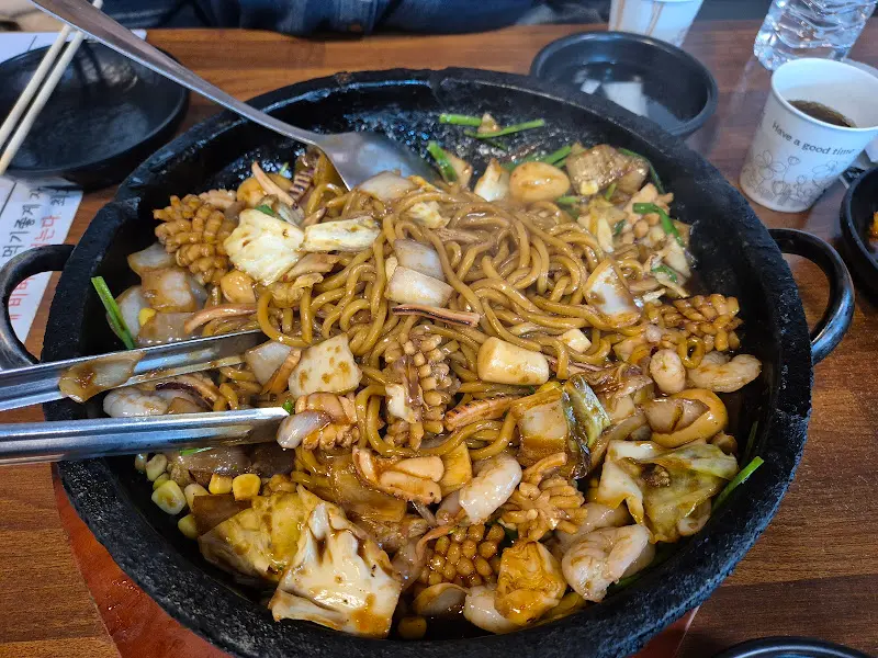 돌짜장 면과 해물