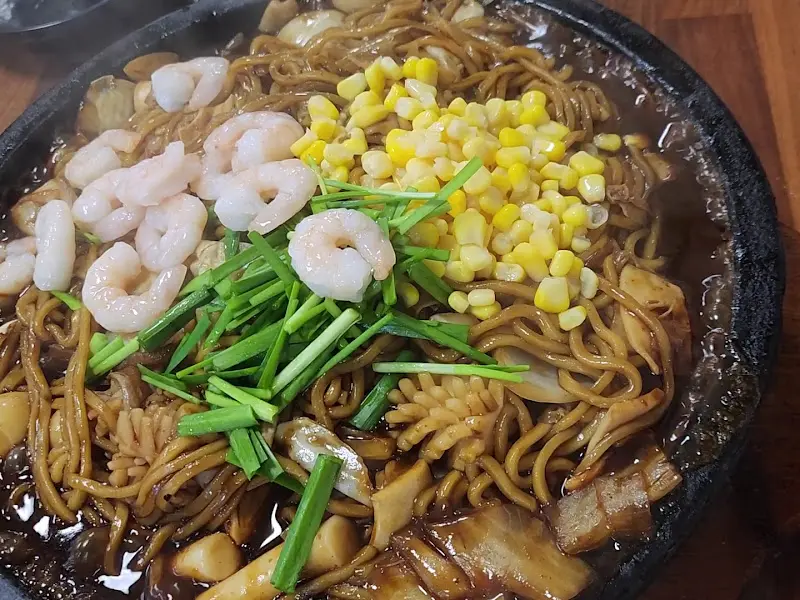 해물과 짜장의 조화