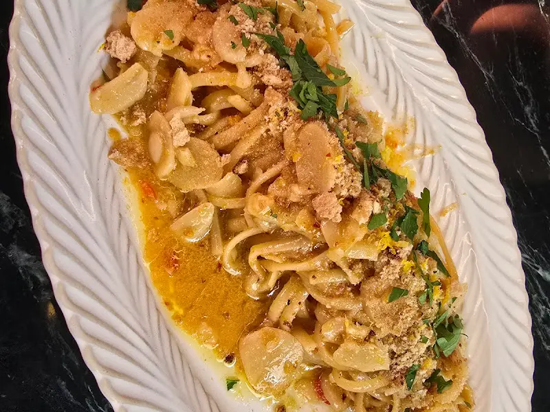 다크앤라이트 갈릭 오일 파스타